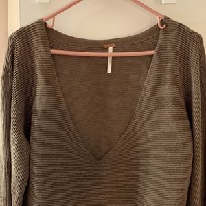 FREE PEOPLE BROWN VNECK CROPPED LONG SLEEVE. SZ L